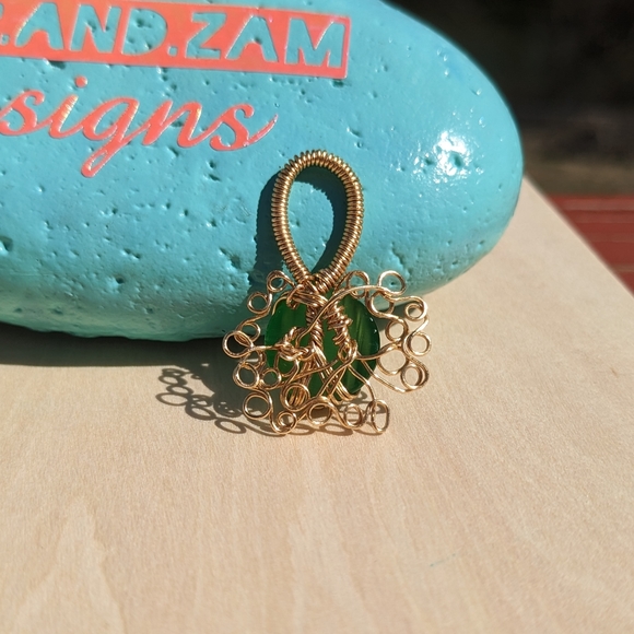 Green Cat's Eye Glass Gold Wire Wrapped Pendant Artisan Beautiful Unique Fancy - Picture 9 of 12